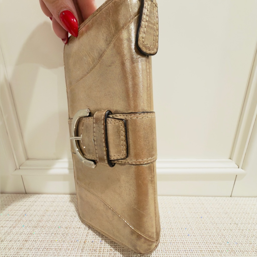 ✨👝 Coach Soho Gold Shimmery Zip Around Long Wallet with Buckle Detail - Picture 6 of 16